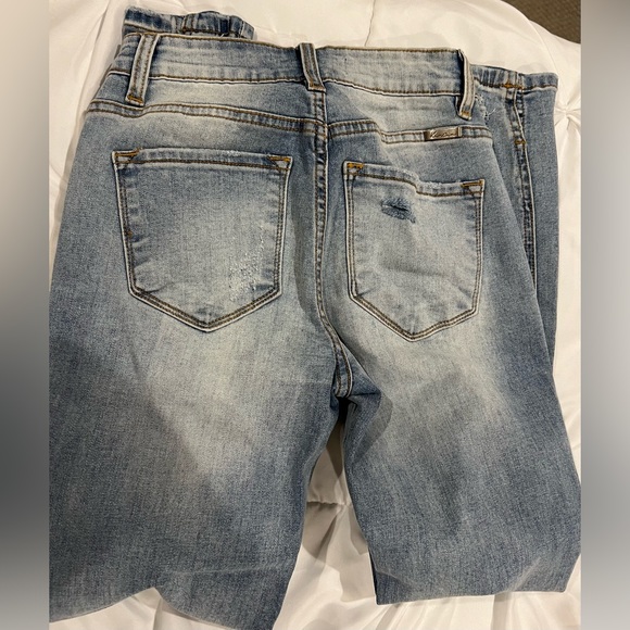 NWT. Kancan skinny jeans 1/24. Light wash. Distressed. with ankle slit - Picture 3 of 7